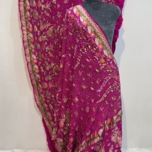 Traditional Bandhani Print with Floral & Leaf Motifs